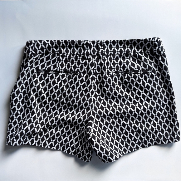 Stylus Black White Geometric Lattice Print Shorts with Pockets, Unlined- sz 2 - Picture 3 of 7